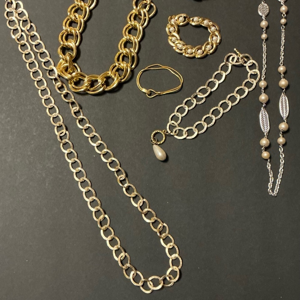 Vintage Gold Tone Statement Chain & Pearl Jewelry Lot Bold Classic - Picture 6 of 7